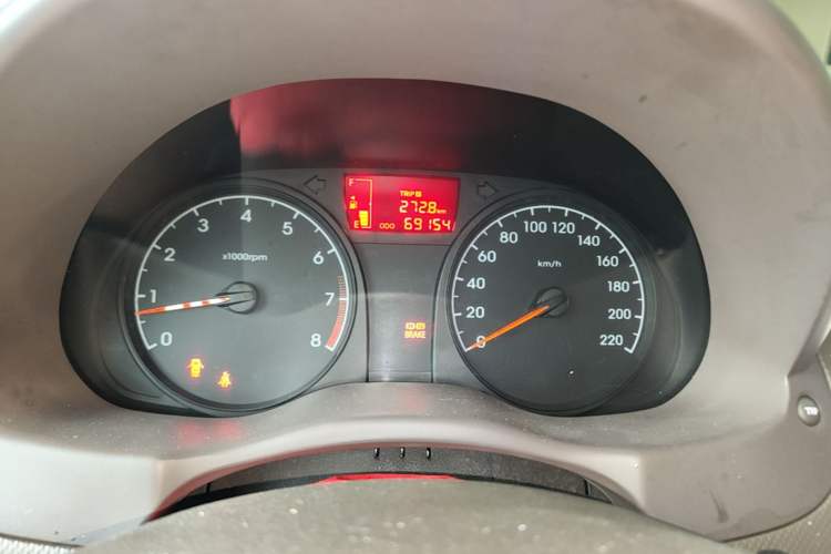 Used Hyundai Verna (older generation) 2010 Sedan 1.4L Manual Comfort GS Instrument Cluster