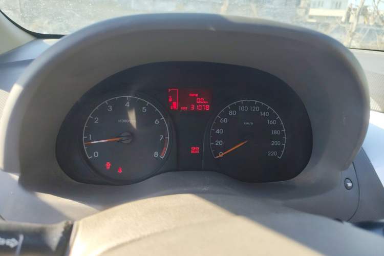 Used Hyundai Verna (older generation) 2010 Sedan 1.4L Manual Comfort GS Instrument Cluster