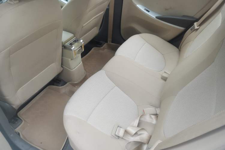 Used Hyundai Verna (older generation) 2010 Sedan 1.4L Manual Comfort GS Interior 2