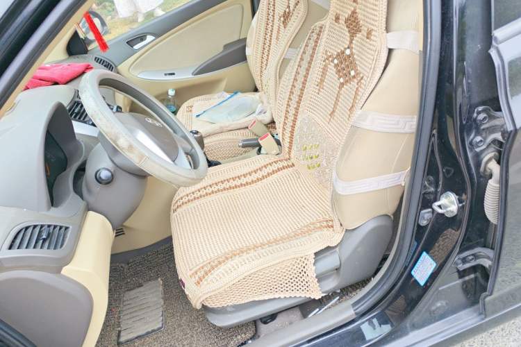 Used Hyundai Verna (older generation) 2010 Sedan 1.4L Manual Comfort GS Left Front Seat