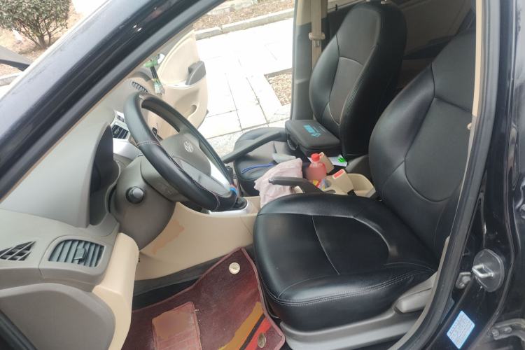 Used Hyundai Verna (older generation) 2010 Sedan 1.4L Manual Comfort GS Left Front Seat
