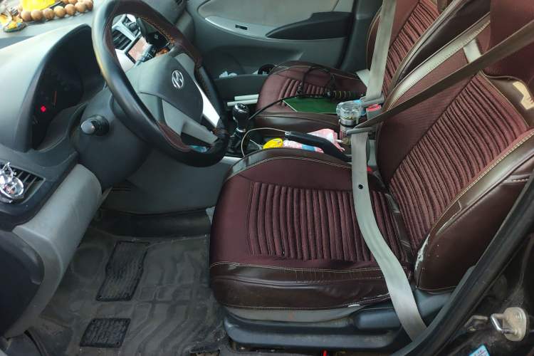 Used Hyundai Verna (older generation) 2010 Sedan 1.4L Manual Comfort GS Left Front Seat