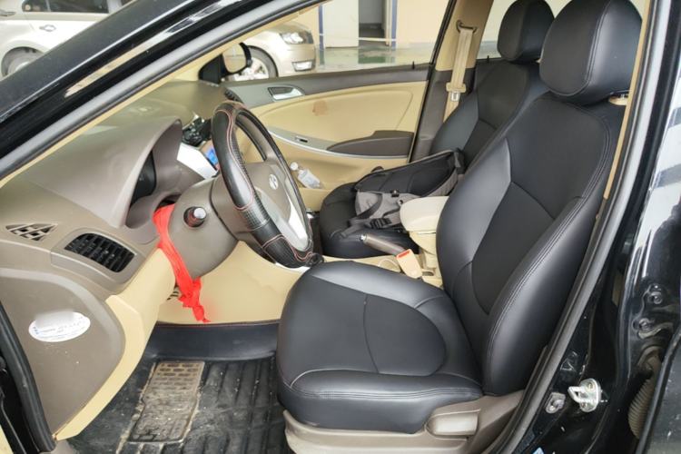 Used Hyundai Verna (older generation) 2010 Sedan 1.4L Manual Comfort GS Left Front Seat