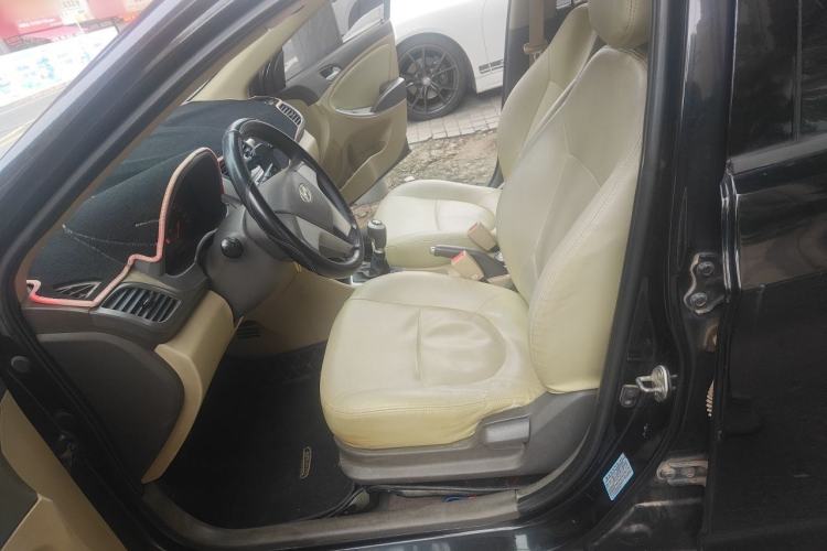 Used Hyundai Verna (older generation) 2010 Sedan 1.4L Manual Comfort GS Left Front Seat