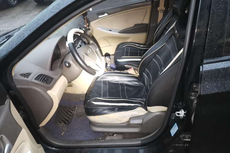 Used Hyundai Verna (older generation) 2010 Sedan 1.4L Manual Comfort GS Left Front Seat