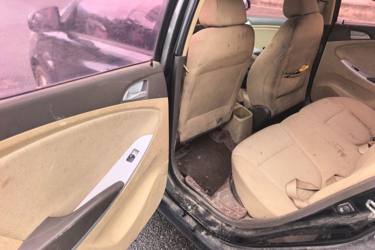 Used Hyundai Verna (older generation) 2010 Sedan 1.4L Manual Comfort GS Left Rear Seat