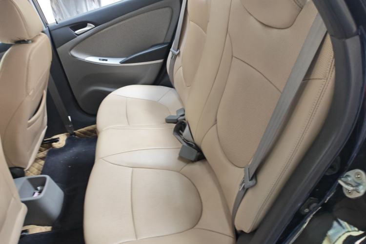 Used Hyundai Verna (older generation) 2010 Sedan 1.4L Manual Comfort GS Left Rear Seat