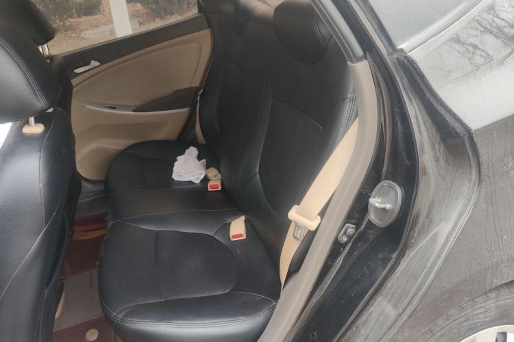 Used Hyundai Verna (older generation) 2010 Sedan 1.4L Manual Comfort GS Left Rear Seat