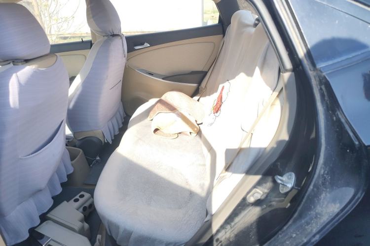 Used Hyundai Verna (older generation) 2010 Sedan 1.4L Manual Comfort GS Left Rear Seat