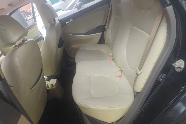 Used Hyundai Verna (older generation) 2010 Sedan 1.4L Manual Comfort GS Left Rear Seat