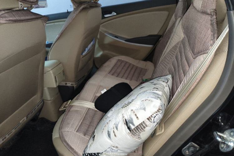 Used Hyundai Verna (older generation) 2010 Sedan 1.4L Manual Comfort GS Left Rear Seat