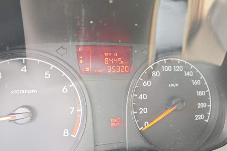 Used Hyundai Verna (older generation) 2010 Sedan 1.4L Manual Comfort GS Odometer Close Up
