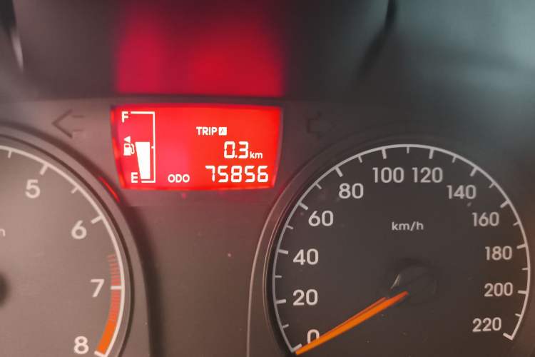 Used Hyundai Verna (older generation) 2010 Sedan 1.4L Manual Standard GL Model Odometer Close Up