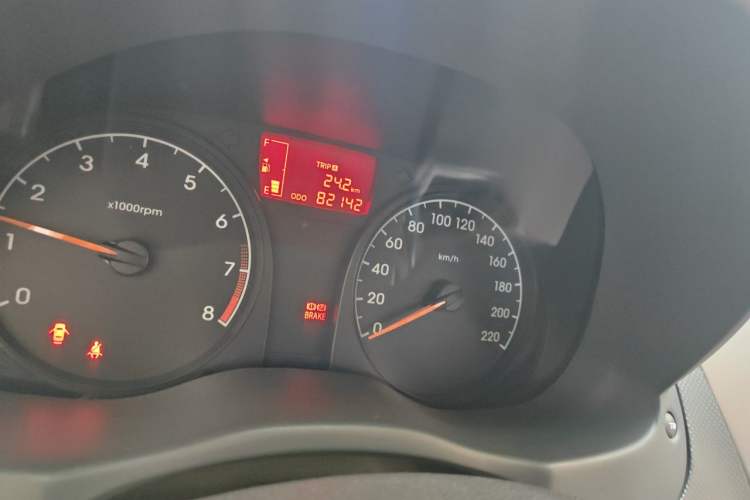 Used Hyundai Verna (older generation) 2010 Sedan 1.4L Manual Comfort GS Odometer Close Up