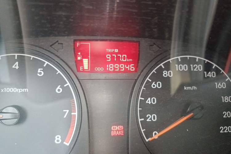 Used Hyundai Verna (older generation) 2010 Sedan 1.4L Manual Comfort GS Odometer Close Up