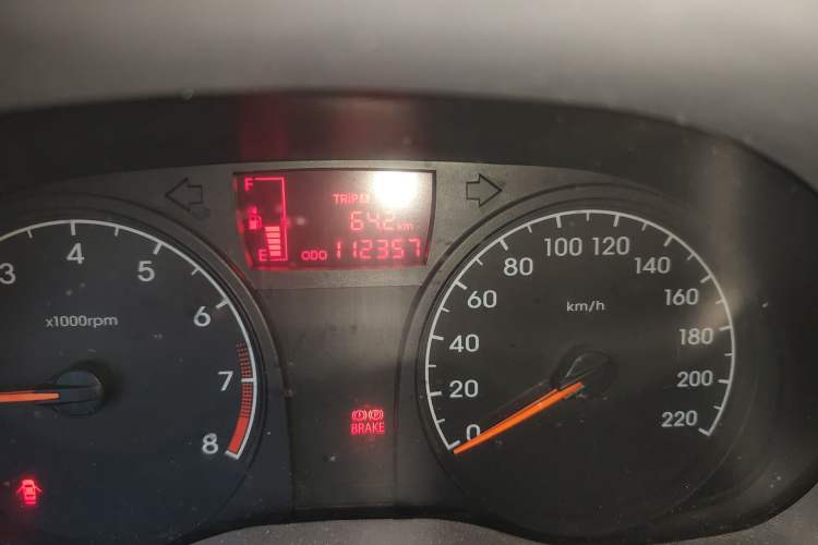 Used Hyundai Verna (older generation) 2010 Sedan 1.4L Manual Comfort GS Odometer Close Up