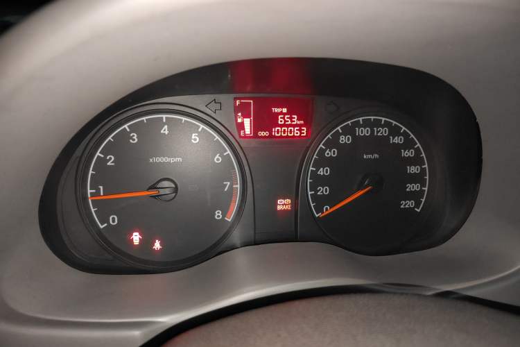 Used Hyundai Verna (older generation) 2010 Sedan 1.4L Manual Comfort GS Odometer Close Up