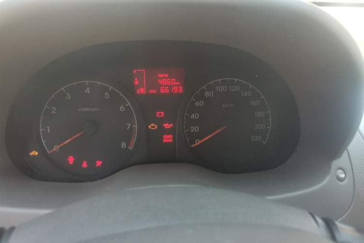 Used Hyundai Verna (older generation) 2010 Sedan 1.4L Manual Comfort GS Odometer Close Up