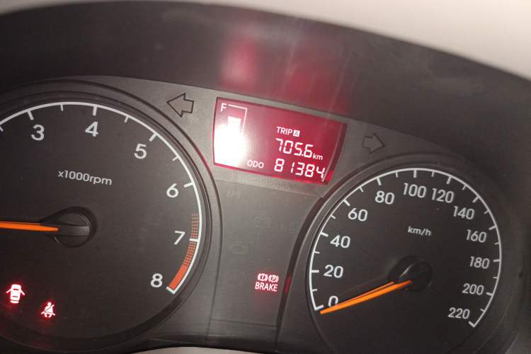 Used Hyundai Verna (older generation) 2010 Sedan 1.4L Manual Comfort GS Odometer Close Up