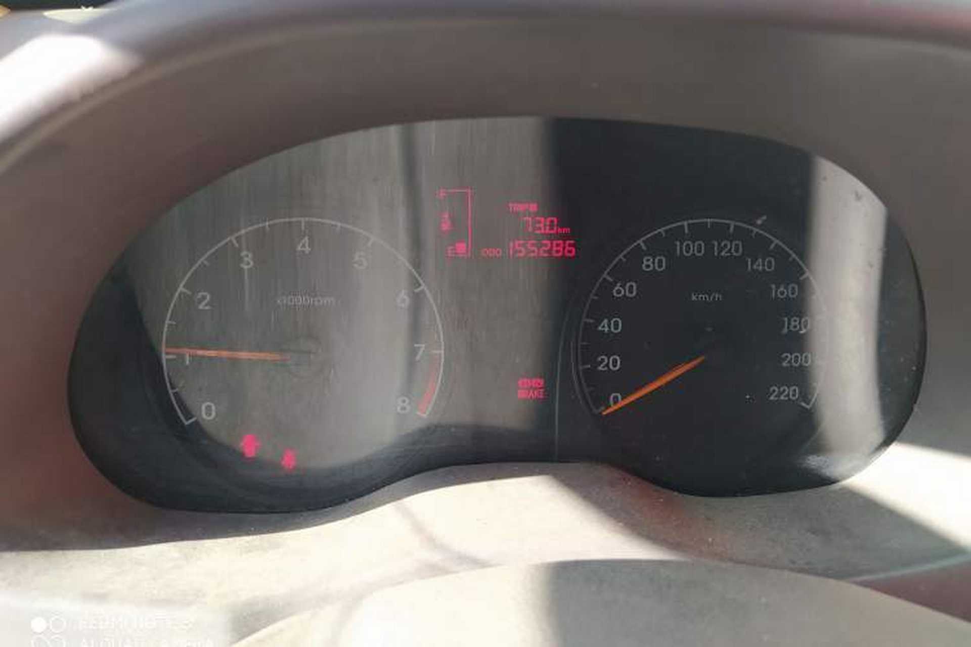 Used Hyundai Verna (older generation) 2010 Sedan 1.4L Manual Comfort GS Odometer Close Up