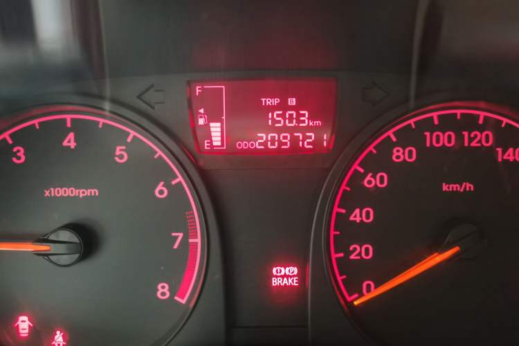 Used Hyundai Verna (older generation) 2010 Sedan 1.4L Manual Comfort GS Odometer Close Up