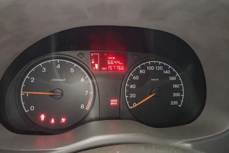 Used Hyundai Verna (older generation) 2010 Sedan 1.4L Manual Comfort GS Odometer Close Up