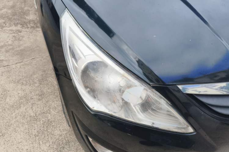 Used Hyundai Verna (older generation) 2010 Sedan 1.4L Manual Comfort GS Right Front Headlight