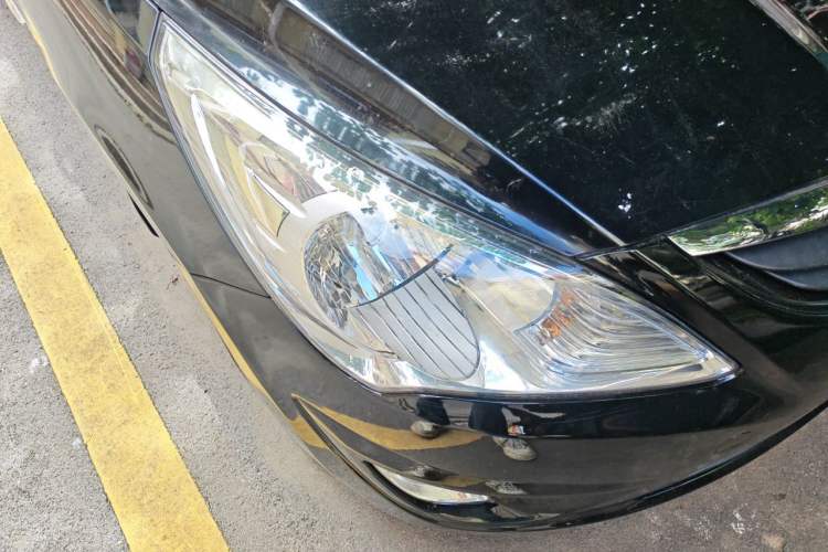 Used Hyundai Verna (older generation) 2010 Sedan 1.4L Manual Comfort GS Right Front Headlight
