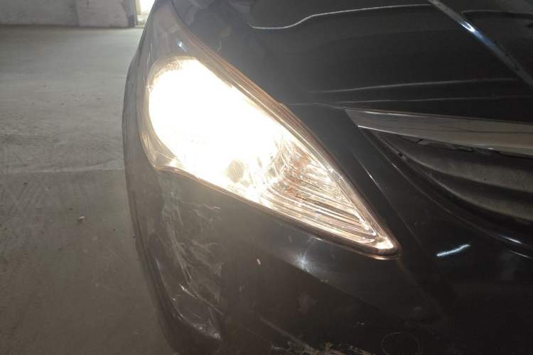 Used Hyundai Verna (older generation) 2010 Sedan 1.4L Manual Comfort GS Right Front Headlight