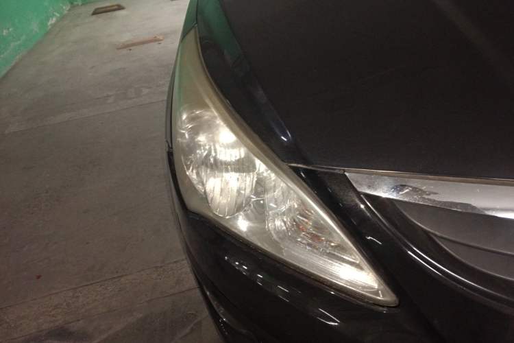 Used Hyundai Verna (older generation) 2010 Sedan 1.4L Manual Comfort GS Right Front Headlight