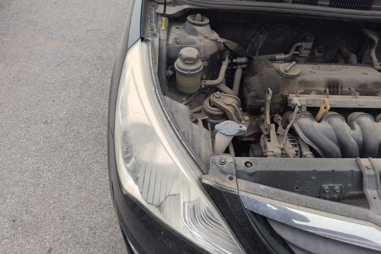 Used Hyundai Verna (older generation) 2010 Sedan 1.4L Manual Comfort GS Right Front Headlight
