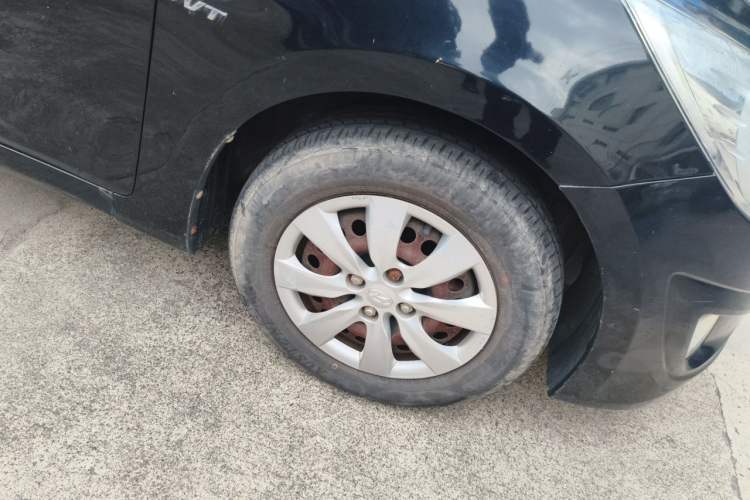 Used Hyundai Verna (older generation) 2010 Sedan 1.4L Manual Comfort GS Right Front Wheel Hub