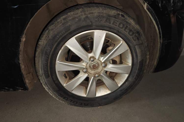 Used Hyundai Verna (older generation) 2010 Sedan 1.4L Manual Comfort GS Right Front Wheel Hub