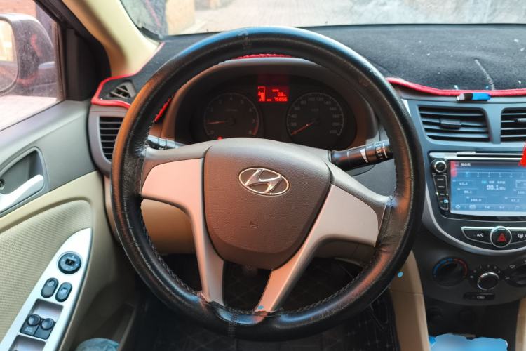 Used Hyundai Verna (older generation) 2010 Sedan 1.4L Manual Standard GL Model Steering Wheel