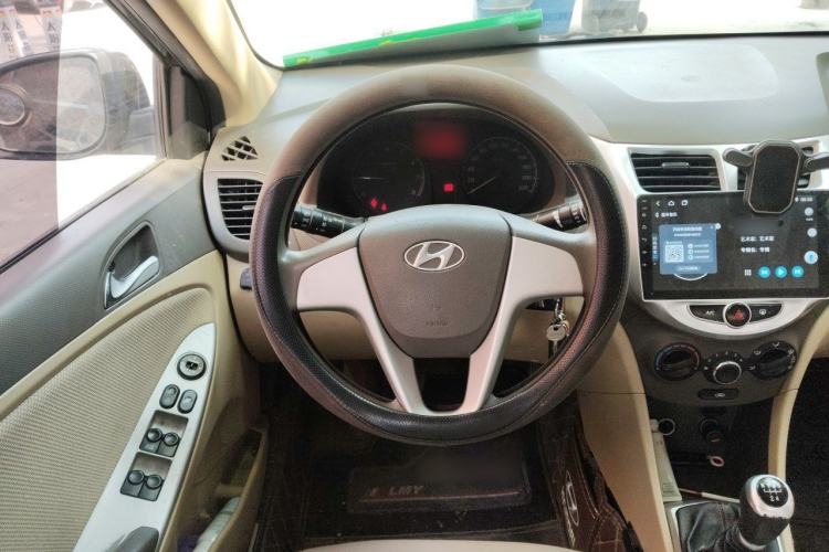 Used Hyundai Verna (older generation) 2010 Sedan 1.4L Manual Standard GL Model Steering Wheel
