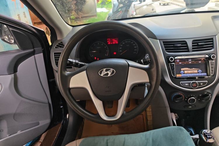 Used Hyundai Verna (older generation) 2010 Sedan 1.4L Manual Comfort GS Steering Wheel