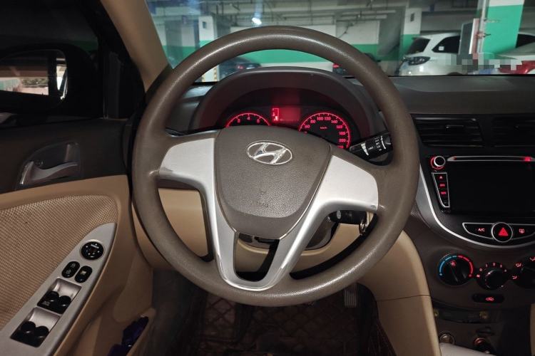 Used Hyundai Verna (older generation) 2010 Sedan 1.4L Manual Comfort GS Steering Wheel
