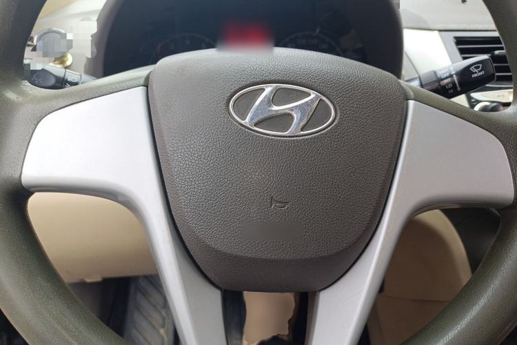 Used Hyundai Verna (older generation) 2010 Sedan 1.4L Manual Comfort GS Steering Wheel