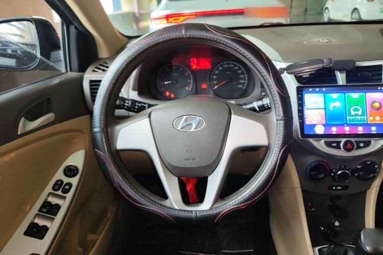 Used Hyundai Verna (older generation) 2010 Sedan 1.4L Manual Comfort GS Steering Wheel