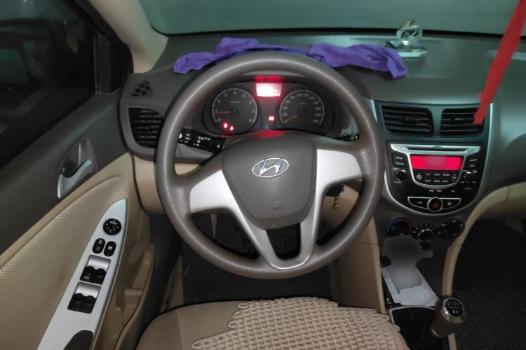 Used Hyundai Verna (older generation) 2010 Sedan 1.4L Manual Comfort GS Steering Wheel