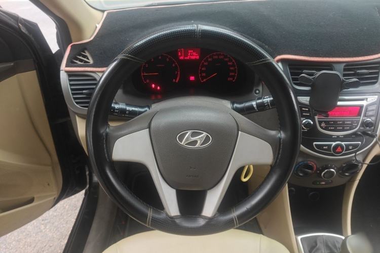 Used Hyundai Verna (older generation) 2010 Sedan 1.4L Manual Comfort GS Steering Wheel