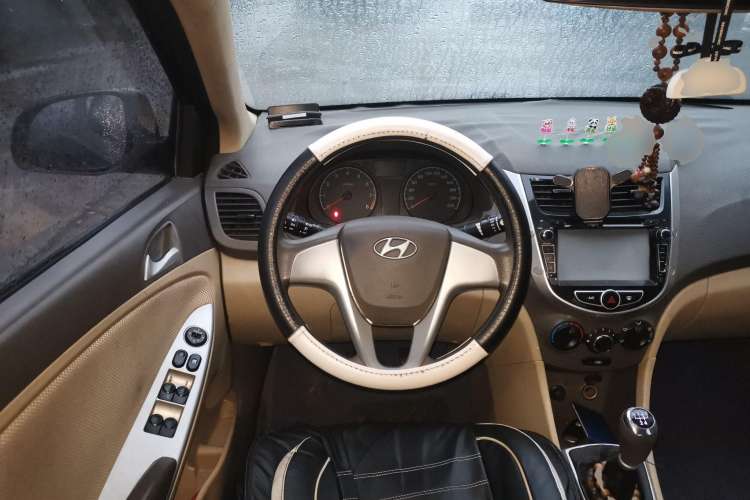 Used Hyundai Verna (older generation) 2010 Sedan 1.4L Manual Comfort GS Steering Wheel