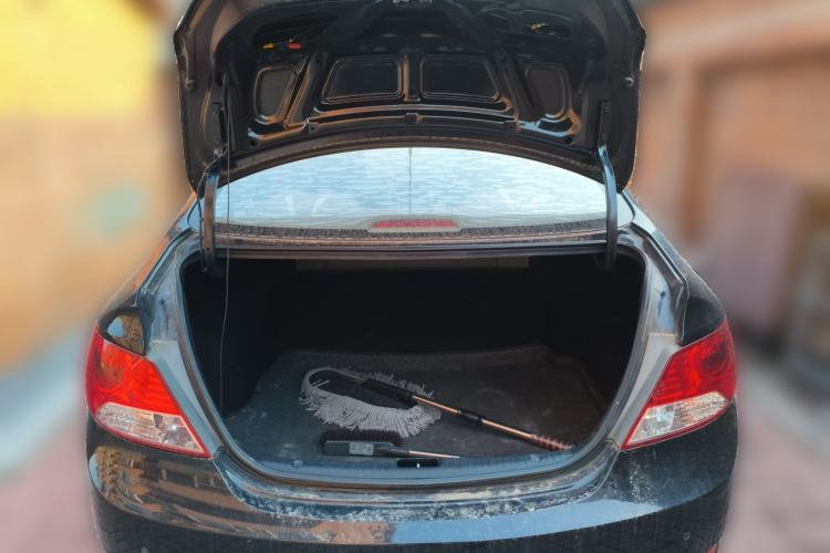 Used Hyundai Verna (older generation) 2010 Sedan 1.4L Manual Standard GL Model Trunk