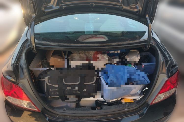 Used Hyundai Verna (older generation) 2010 Sedan 1.4L Manual Comfort GS Trunk