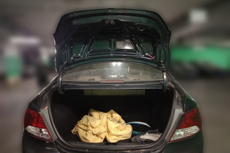 Used Hyundai Verna (older generation) 2010 Sedan 1.4L Manual Comfort GS Trunk