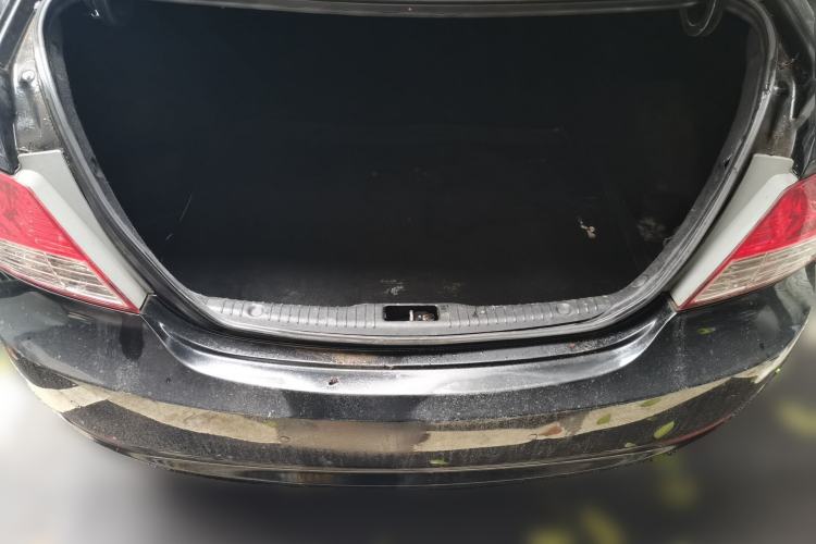 Used Hyundai Verna (older generation) 2010 Sedan 1.4L Manual Comfort GS Trunk