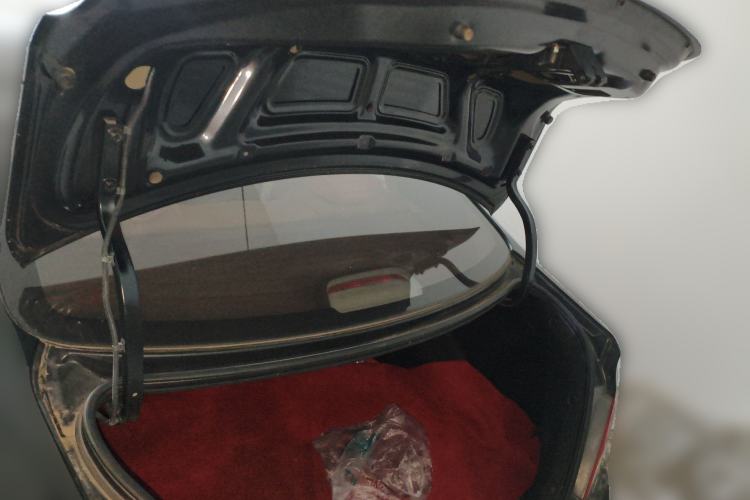 Used Hyundai Verna (older generation) 2010 Sedan 1.4L Manual Comfort GS Trunk