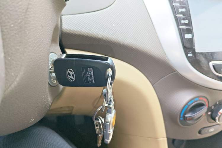 Used Hyundai Verna (older generation) 2010 Sedan 1.4L Manual Comfort GS Vehicle Key