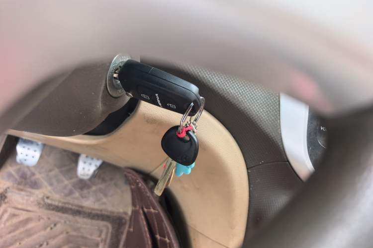 Used Hyundai Verna (older generation) 2010 Sedan 1.4L Manual Comfort GS Vehicle Key