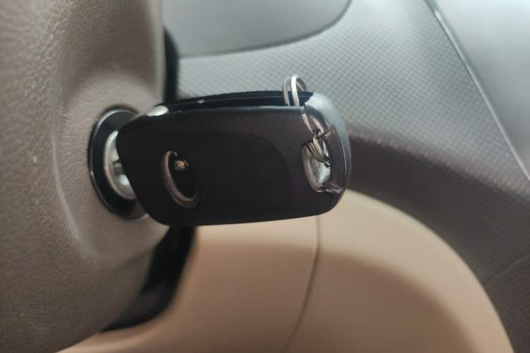 Used Hyundai Verna (older generation) 2010 Sedan 1.4L Manual Comfort GS Vehicle Key